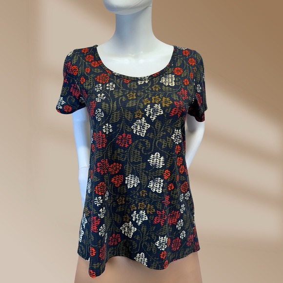 LuLaRoe Dresses & Skirts - LuLaRoe Women's Navy & Red Floral  Hi Low Round Hem Top Size Medium